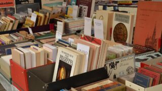 本屋を歩く